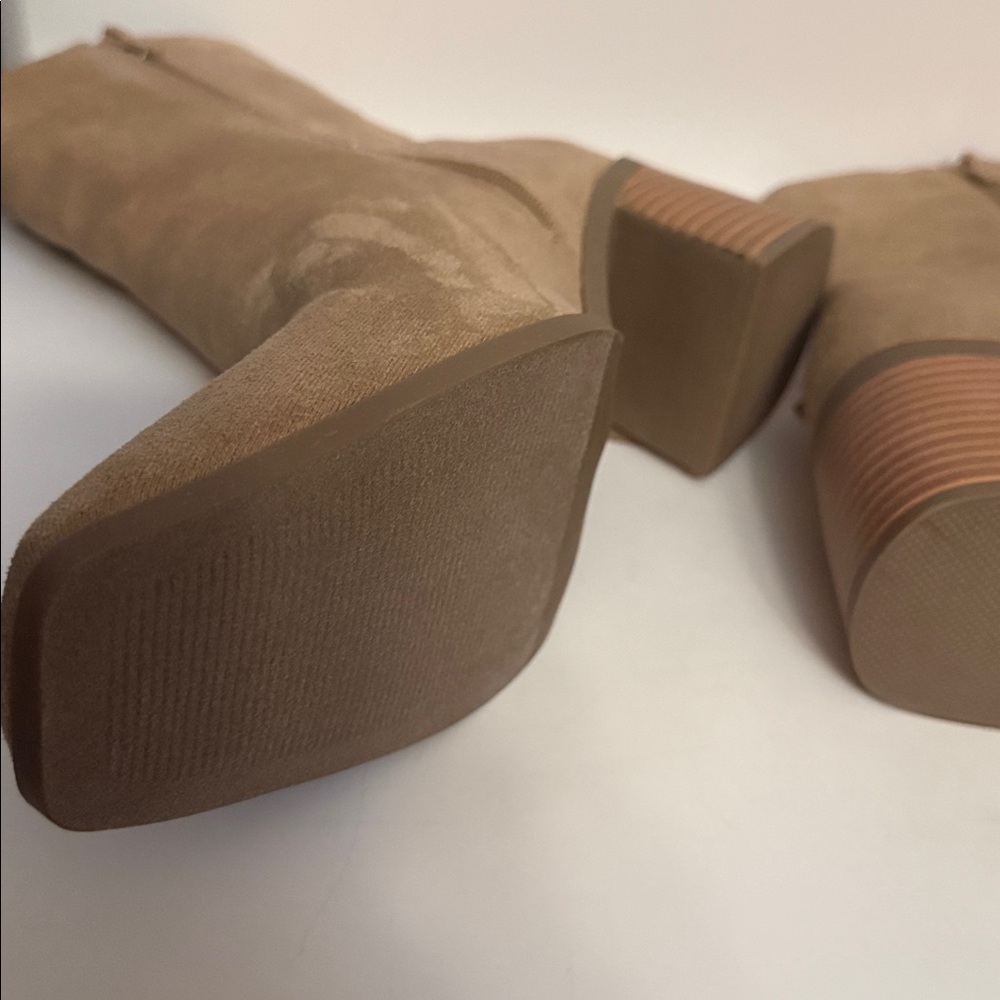 Journee Chic Tan Suede Fringe Boots Journee Comfort Sole
Size 12 - Picture 7 of 8